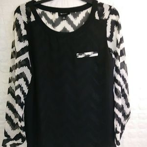 Black Blouse with Pattern. SZ M
